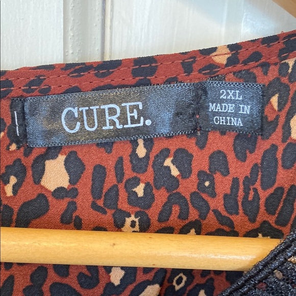 Cure New With Tags Rust Leopard Print Blouse With Sheer Mesh Crochet Neckline - Picture 4 of 15